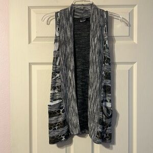 Daytrip Sweater Vest Stripe Leopard Medium